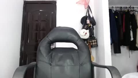 doll_dollys_ online show from January 2025 08:26:01 PM