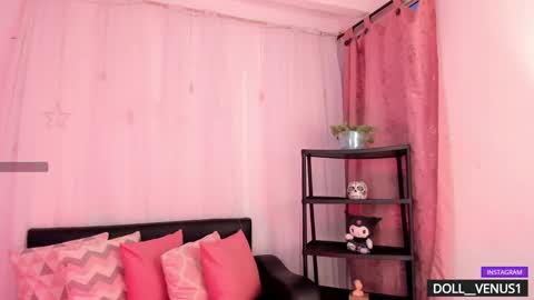 Snapshot of doll_venus chatting on January 2025 11:22:01 PM Roxana independent model can you help me reach 100 hands up uwu online show from January 2025 11:22:01 PM