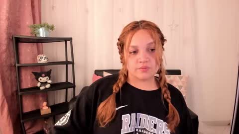 Snapshot of doll_venus chatting on February 2025 01:02:02 AM Roxana independent model can you help me reach 100 hands up uwu online show from February 2025 01:02:02 AM