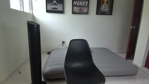 DollarHot30 online show from October 2025 08:55:02 PM