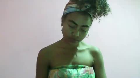 Snapshot of dollepoupee chatting on October 2025 08:22:01 AM dollepoupee online show from October 2025 08:22:01 AM