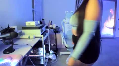 DOLLLFACE online show from September 2025 03:30:02 AM