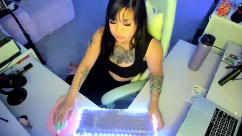 DOLLLFACE online show from October 2025 06:22:02 AM