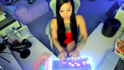 DOLLLFACE online show from December 2025 05:46:01 AM