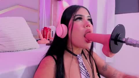 Snapshot of dollsweety chatting on November 2025 02:14:01 AM Dollsweety online show from November 2025 02:14:01 AM