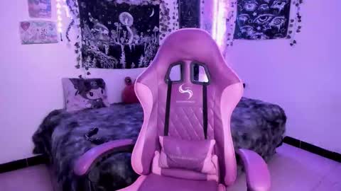 dolly_bones online show from October 2025 10:55:01 PM