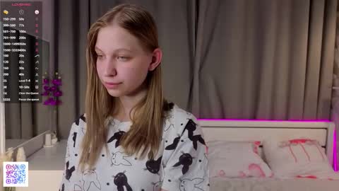 Emilia online show from October 2025 07:15:01 PM