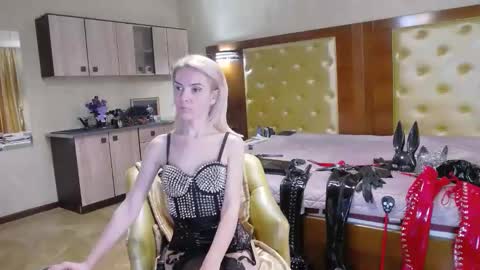 Snapshot of domcaprisse chatting on April 2026 11:05:01 AM domcaprisse online show from April 2026 11:05:01 AM