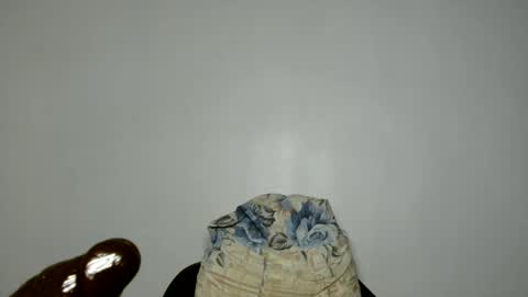 Snapshot of domina_veloura27 chatting on June 2026 09:35:02 AM laura online show from June 2026 09:35:02 AM