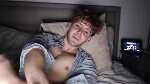 Snapshot of dominantalex182 chatting on November 2025 10:32:02 PM Alex... online show from November 2025 10:32:02 PM