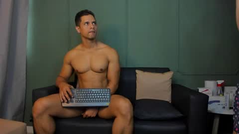 Snapshot of dominc_berry chatting on June 2026 12:37:01 PM Dominc berry online show from June 2026 12:37:01 PM