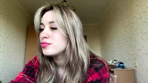 Mia online show from April 2026 08:01:02 AM