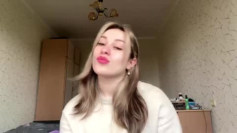 Mia online show from April 2026 08:09:02 AM