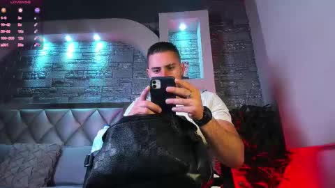 Snapshot of dominic_de_luca chatting on October 2025 03:59:02 AM dominic de luca online show from October 2025 03:59:02 AM