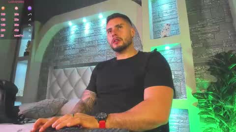 Snapshot of dominic_de_luca chatting on October 2025 12:32:01 AM dominic de luca online show from October 2025 12:32:01 AM