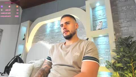 Snapshot of dominic_de_luca chatting on November 2025 02:39:01 AM dominic de luca online show from November 2025 02:39:01 AM