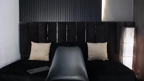 Snapshot of dominic_ghost chatting on September 2025 01:40:02 AM Dominic online show from September 2025 01:40:02 AM