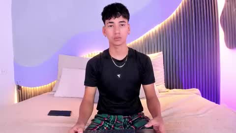 Snapshot of dominic_ghost chatting on November 2025 05:52:01 AM Dominic online show from November 2025 05:52:01 AM