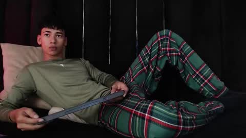 Snapshot of dominic_ghost chatting on November 2025 08:40:01 PM Dominic online show from November 2025 08:40:01 PM