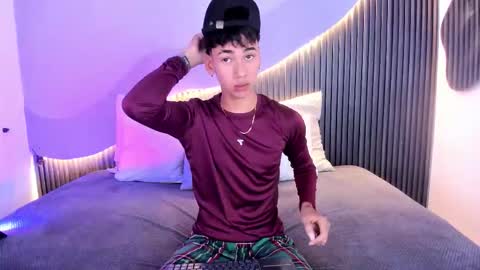 Snapshot of dominic_ghost chatting on November 2025 01:04:02 AM Dominic online show from November 2025 01:04:02 AM