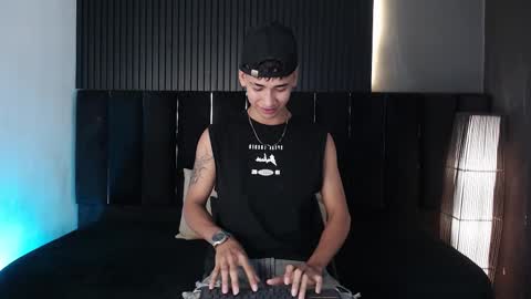 Snapshot of dominic_ghost chatting on November 2025 12:44:01 AM Dominic online show from November 2025 12:44:01 AM