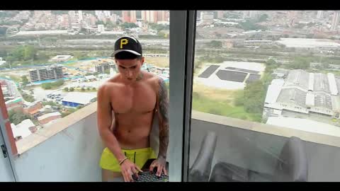 Snapshot of dominiofit chatting on February 2025 10:21:02 PM Only fans Ronnie col---InstaRonniecolleman online show from February 2025 10:21:02 PM