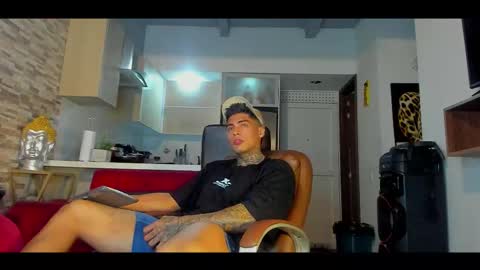 Snapshot of dominiofit chatting on October 2025 01:53:02 AM Only fans Ronnie col---InstaRonniecolleman online show from October 2025 01:53:02 AM