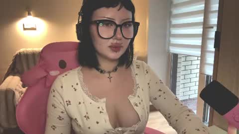 Snapshot of dominiquebreakey chatting on June 2026 12:18:01 PM Cati online show from June 2026 12:18:01 PM
