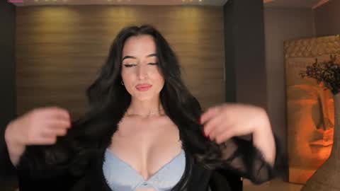 Dominique online show from January 2025 11:38:01 PM