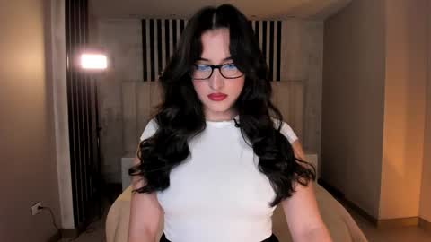 Dominique online show from September 2025 06:46:02 PM