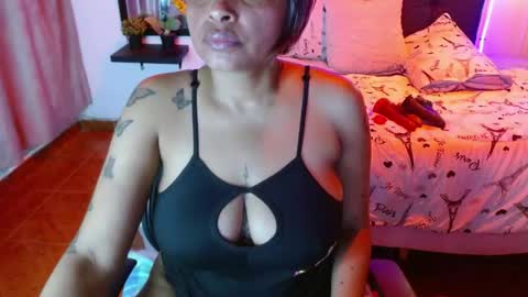  D O M I N K  online show from May 2026 08:35:02 PM