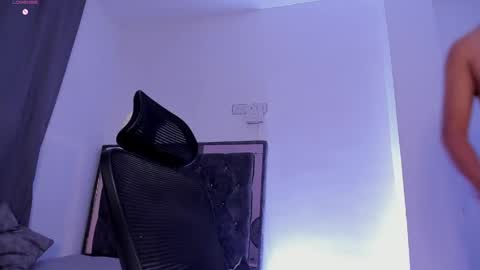 Donat Independent Model online show from May 2026 02:09:02 AM