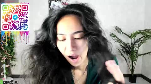 Snapshot of donnaa_drew chatting on September 2025 03:49:01 AM Aura online show from September 2025 03:49:01 AM