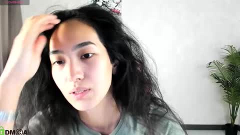 Snapshot of donnaa_drew chatting on September 2025 03:51:01 AM Aura online show from September 2025 03:51:01 AM