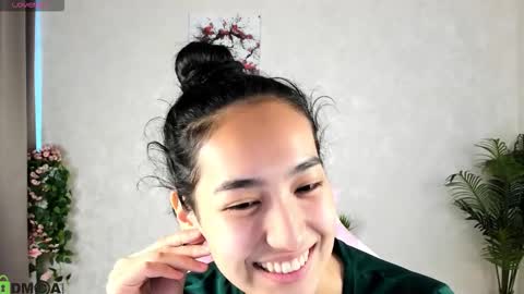 Snapshot of donnaa_drew chatting on September 2025 03:54:01 AM Aura online show from September 2025 03:54:01 AM