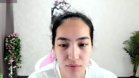 Snapshot of donnaa_drew chatting on October 2025 01:18:01 AM Aura online show from October 2025 01:18:01 AM