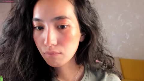 Snapshot of donnaa_drew chatting on December 2025 03:44:02 AM Aura online show from December 2025 03:44:02 AM