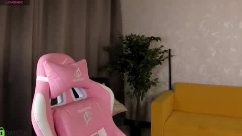 Snapshot of donnaa_drew chatting on December 2025 03:11:02 AM Aura online show from December 2025 03:11:02 AM