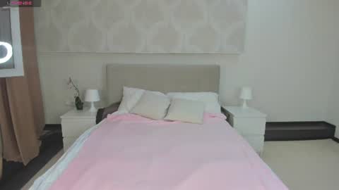 Snapshot of donnaaa_evans chatting on June 2026 10:47:02 PM Donna On GMT2 Mon-Fri 3-9 AM online show from June 2026 10:47:02 PM
