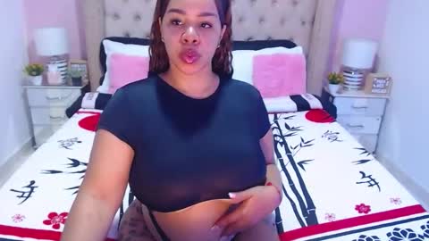 Snapshot of donnaadore chatting on May 2026 10:16:01 PM Donna online show from May 2026 10:16:01 PM