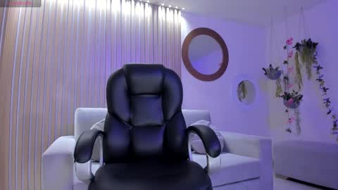  Donna Stonne  online show from October 2025 04:20:02 AM