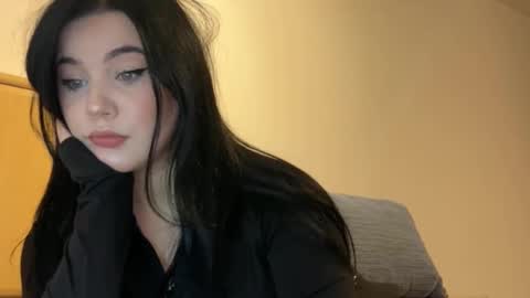 Doriana  online show from November 2025 11:41:01 AM