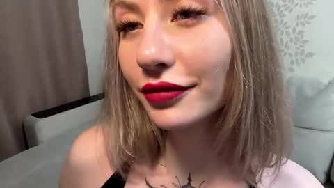 Snapshot of dorielathern chatting on December 2025 07:53:02 PM Dori online show from December 2025 07:53:02 PM