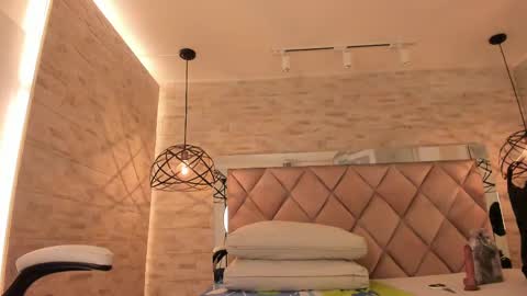  DOROTHY online show from February 2025 03:01:02 AM