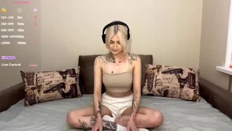 Lana online show from May 2026 10:49:02 PM