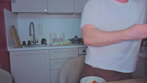 Snapshot of dosilasa chatting on January 2026 06:13:02 PM Sasha online show from January 2026 06:13:02 PM