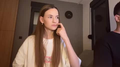 Snapshot of double_sun chatting on October 2025 07:03:02 PM Alice and Mark online show from October 2025 07:03:02 PM