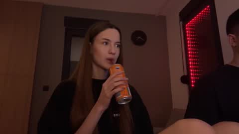 Snapshot of double_sun chatting on November 2025 10:15:01 PM Alice and Mark online show from November 2025 10:15:01 PM