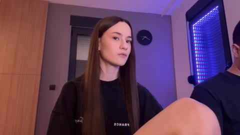 Snapshot of double_sun chatting on November 2025 09:37:02 PM Alice and Mark online show from November 2025 09:37:02 PM