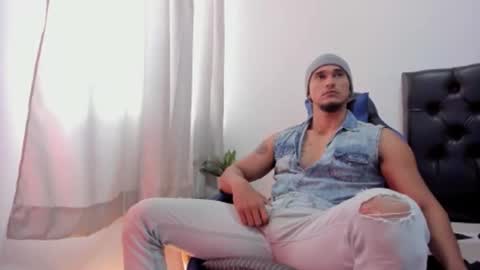 Isabella and Alessandro online show from May 2026 02:23:02 PM